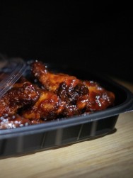 Cepti vistas spārniņi (bārbekjū mērcē)