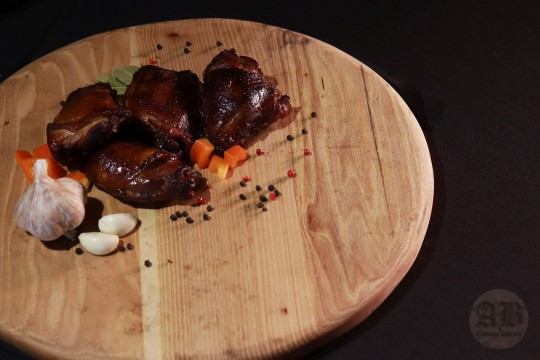 Karsti kūpināts marinēts vistas šķinķītis