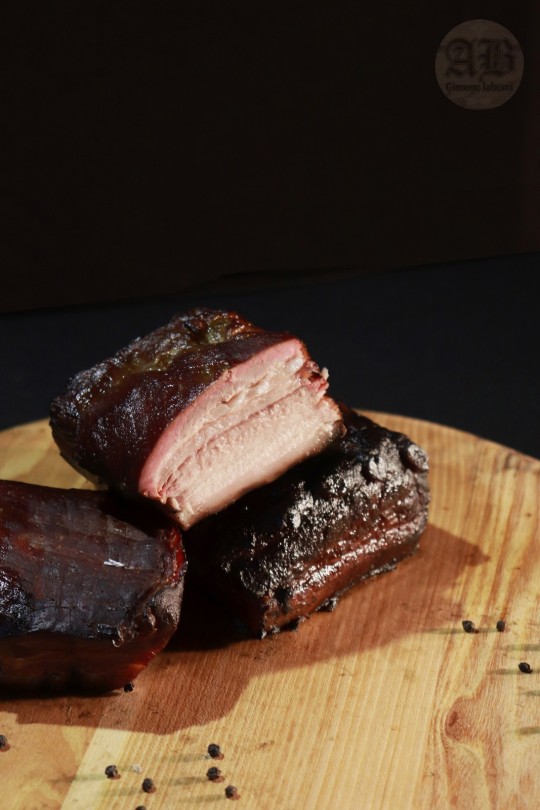 Karsti kūpināta cūkgaļas krūtiņa (cauraudzis)